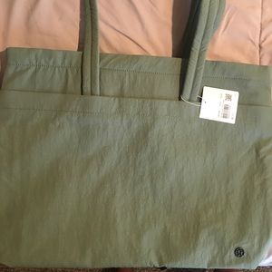 Lululemon. On my level tote - large